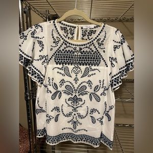 White/Navy eyelet embroidered top Sz M